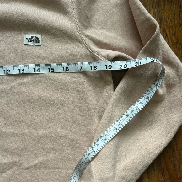 The North Face Women’s Light Pink Crewneck Sweater Size Medium Fall Outdoors - Picture 5 of 5